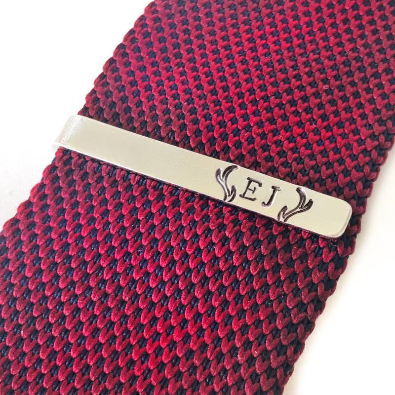 Personalisierte Krawattenklammer Mit Geweih // Hirschgeweih Personalisierbar Graviert Hochzeit Geschenk Für Ihn Personalisierte Krawattenklammer Mit Geweih // Hirschgeweih Personalisierbar Graviert Hochzeit Geschenk Für Ihn von GoldcrestDesignsUK