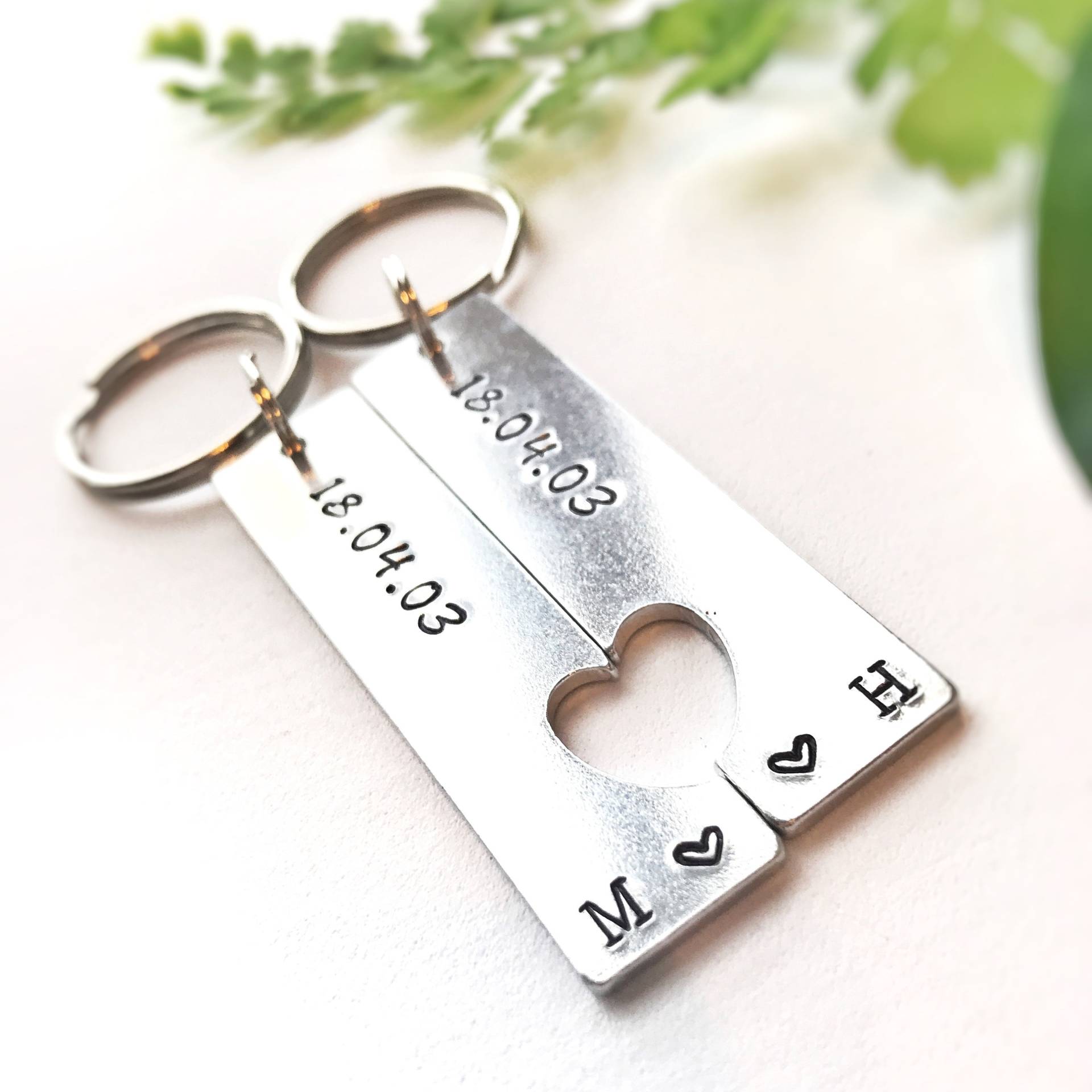 Personalisierter Datum Schlüsselanhänger // Paar Für Sie Und Ihn Individuelle/Hochzeitstag Geschenk Housewarming Personalisierter Datum Schlüsselanhänger // Paar Für Sie Und Ihn Individuelle/Hochzeitstag Geschenk Housewarming von GoldcrestDesignsUK