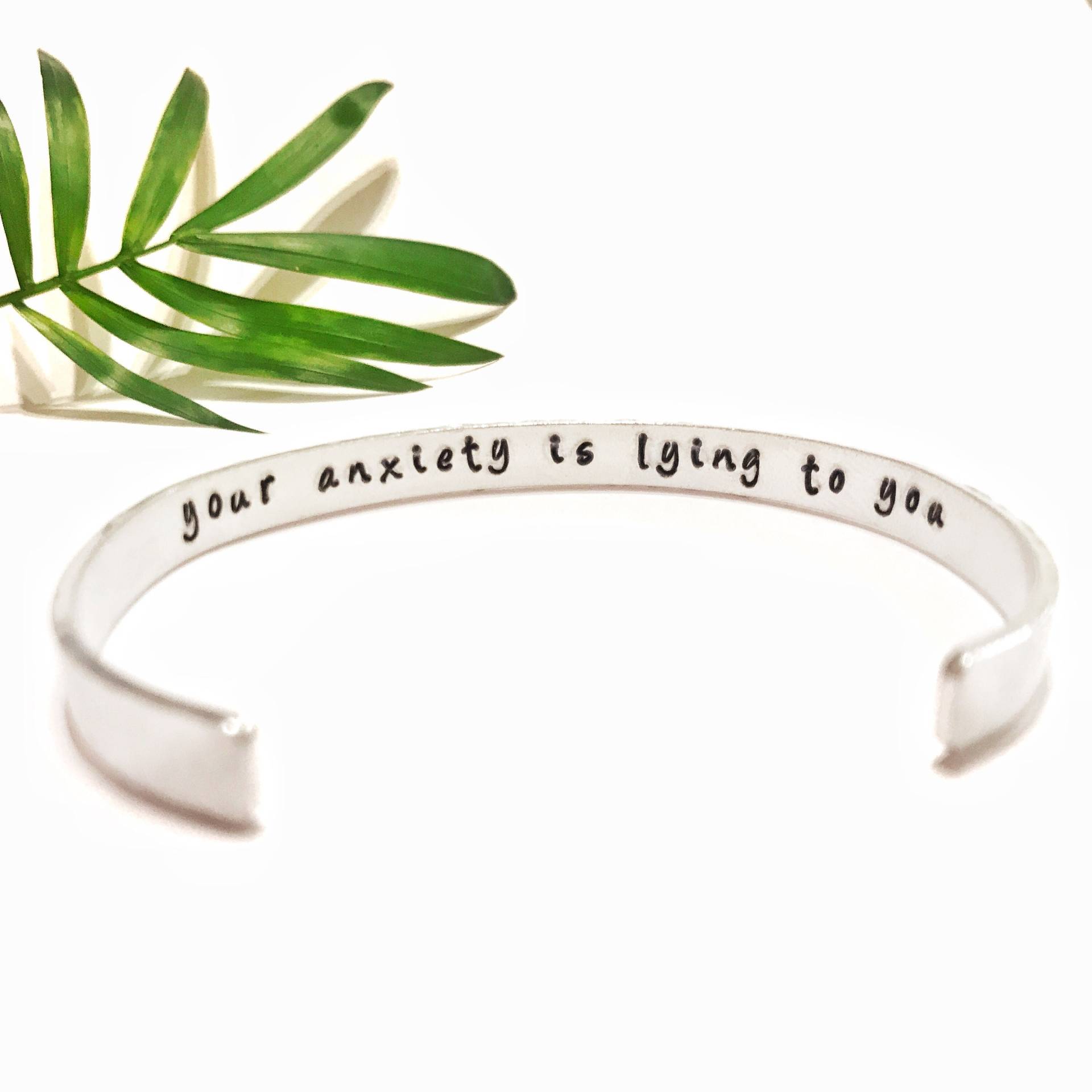 Your Anxiety Is Lying To You Armband/Achtsamkeit Schmuck Stressabbau Handgestempelt Inspirationsgeschenk Angst Helfen, Stress Helfen Your Anxiety Is Lying To You Armband/Achtsamkeit Schmuck Stressabbau Handgestempelt Inspirationsgeschenk Angst Helfen, Stress Helfen von GoldcrestDesignsUK