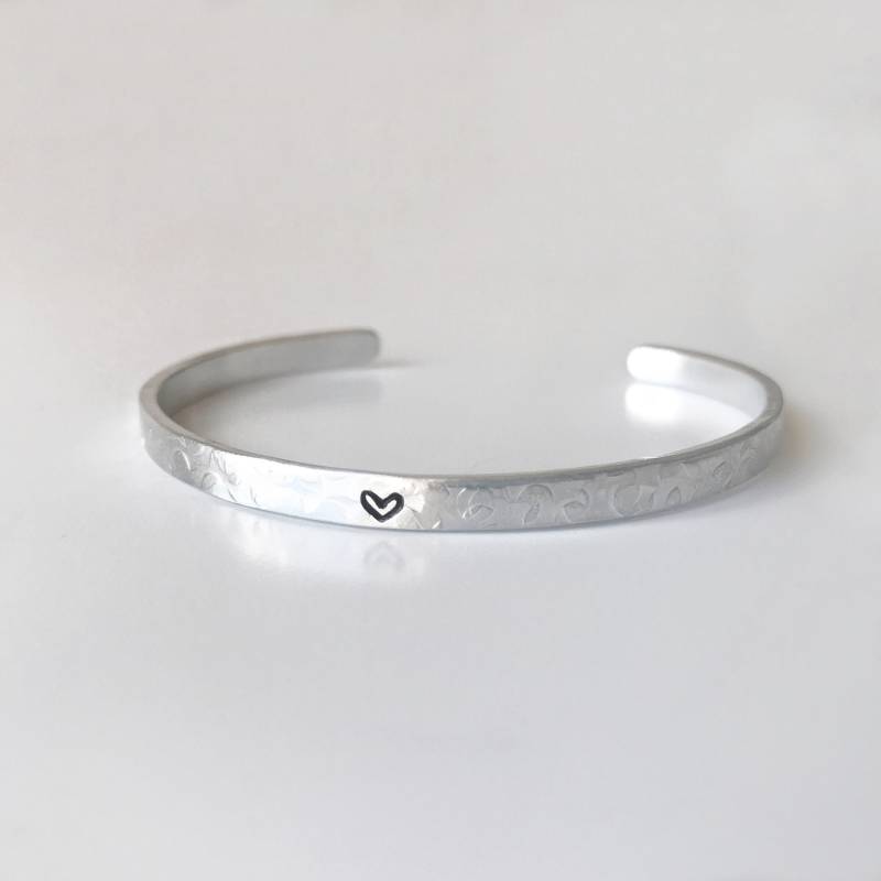 Zierliches Herz Armband, Handgestempelt // Süßer Schmuck Zierliches Armband Stapelbares Ldr Girlfriend Geschenk Für Frau Zierliches Herz Armband, Handgestempelt // Süßer Schmuck Zierliches Armband Stapelbares Ldr Girlfriend Geschenk Für Frau von GoldcrestDesignsUK