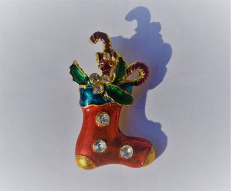 Vintage Weihnachtsbrosche Pin Rote Stiefel Mit Geschenken Weihnachten Urlaub Brosche Nikolaus Geschenk Weihnachtsgeschenk Frauen von Goldeas