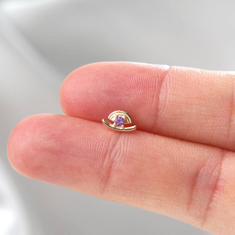 14K Solid Gold Amethyst Ohrstecker Fancy Fan Form Helix Knorpel Ohrläppchen Labret Stud Tiny Piercing Schmuck Edelstein Fadenlos Druckknopf von GoldenAuraPiercings