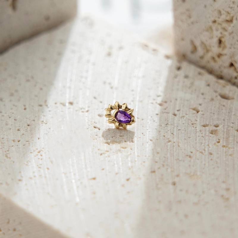14K Solid Gold Igel Amethyst Ohrring Tier Piercing Edelstein Knorpel Helix Ohrläppchen Labret Push Flat Back Stud Handmade Schmuck von GoldenAuraPiercings