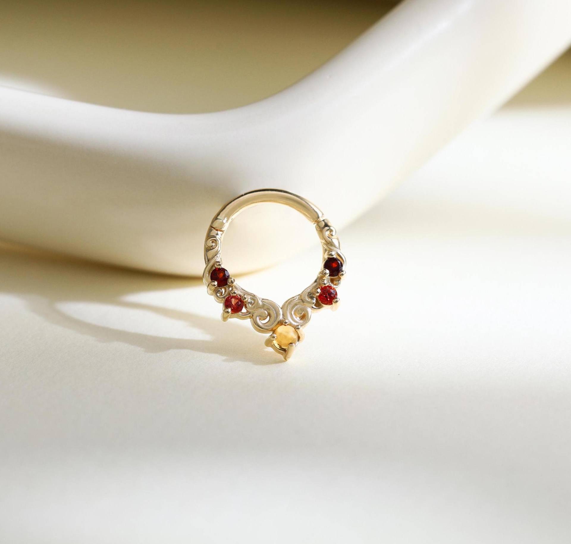 14K Solid Gold Citrin Klapp Clicker Zierlich Orange Saphir Granat Nasen Ring Edelstein Knorpel Ohrring Huggie Hoop Septum 14K Solid Gold Citrin Klapp Clicker Zierlich Orange Saphir Granat Nasen Ring Edelstein Knorpel Ohrring Huggie Hoop Septum von GoldenAuraPiercings