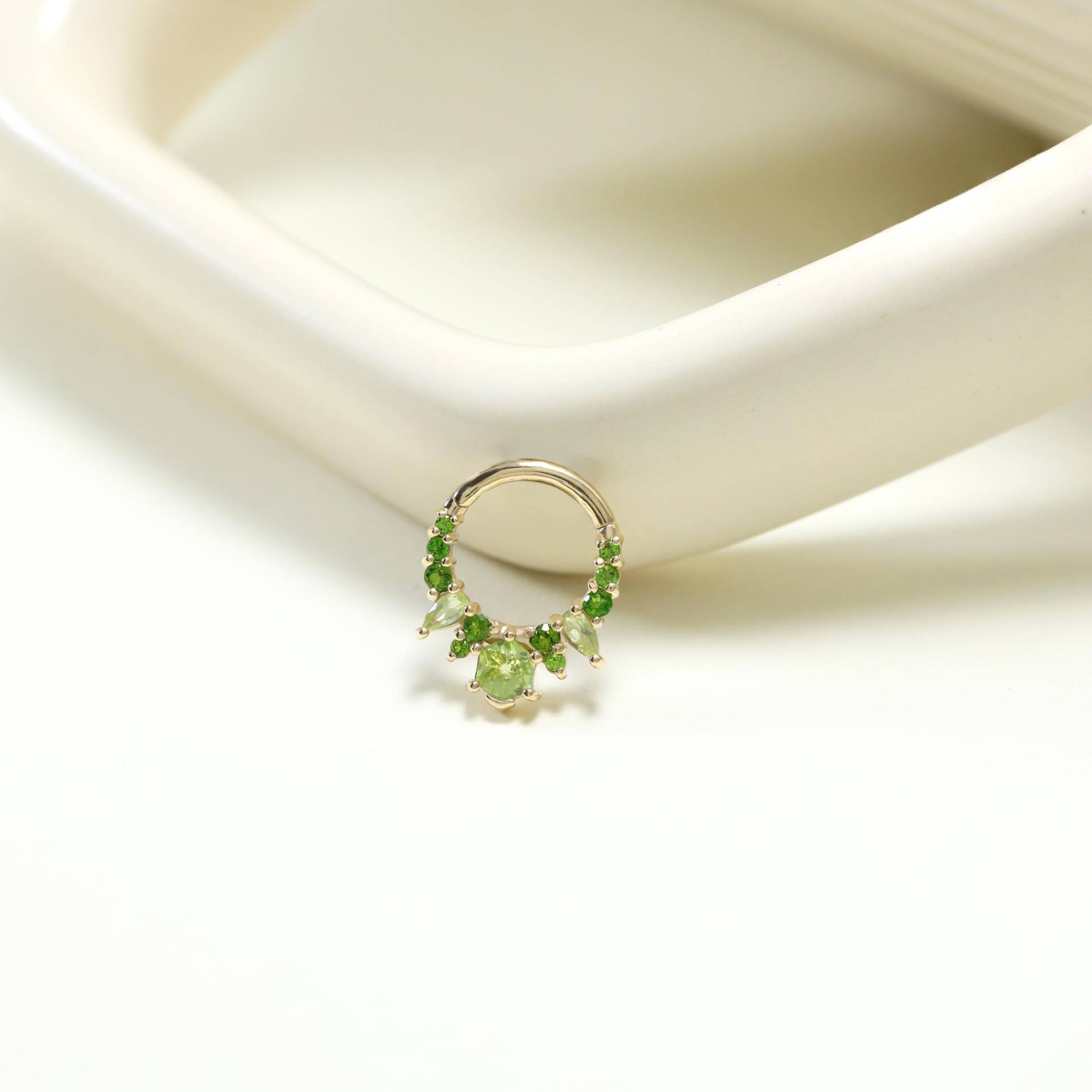 14K Solid Gold Peridot Klapp Clicker Nahtlose Chrom Diopsid Nasenring Edelstein Knorpel Ohrring Daith Huggie Hoop Septum Ring 14K Solid Gold Peridot Klapp Clicker Nahtlose Chrom Diopsid Nasenring Edelstein Knorpel Ohrring Daith Huggie Hoop Septum Ring von GoldenAuraPiercings