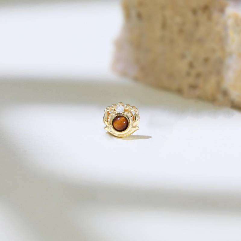 14K Solid Gold Tigerauge Moissanite Bolzen Ohrring Zierliche Knorpel Ohrläppchen Labret Tiny Piercing Schmuck Edelstein Threadless Druckknopf von GoldenAuraPiercings