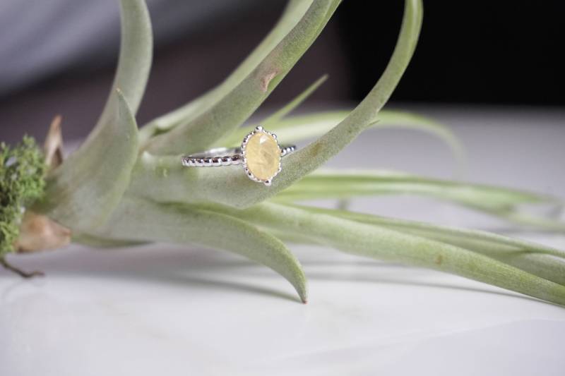 Echter Gelber Saphir Silber Ring, Größe 7 Ungewärmter Echter Gelber Saphir Silber Ring, Größe 7 Ungewärmter von GoldenBeeJewels