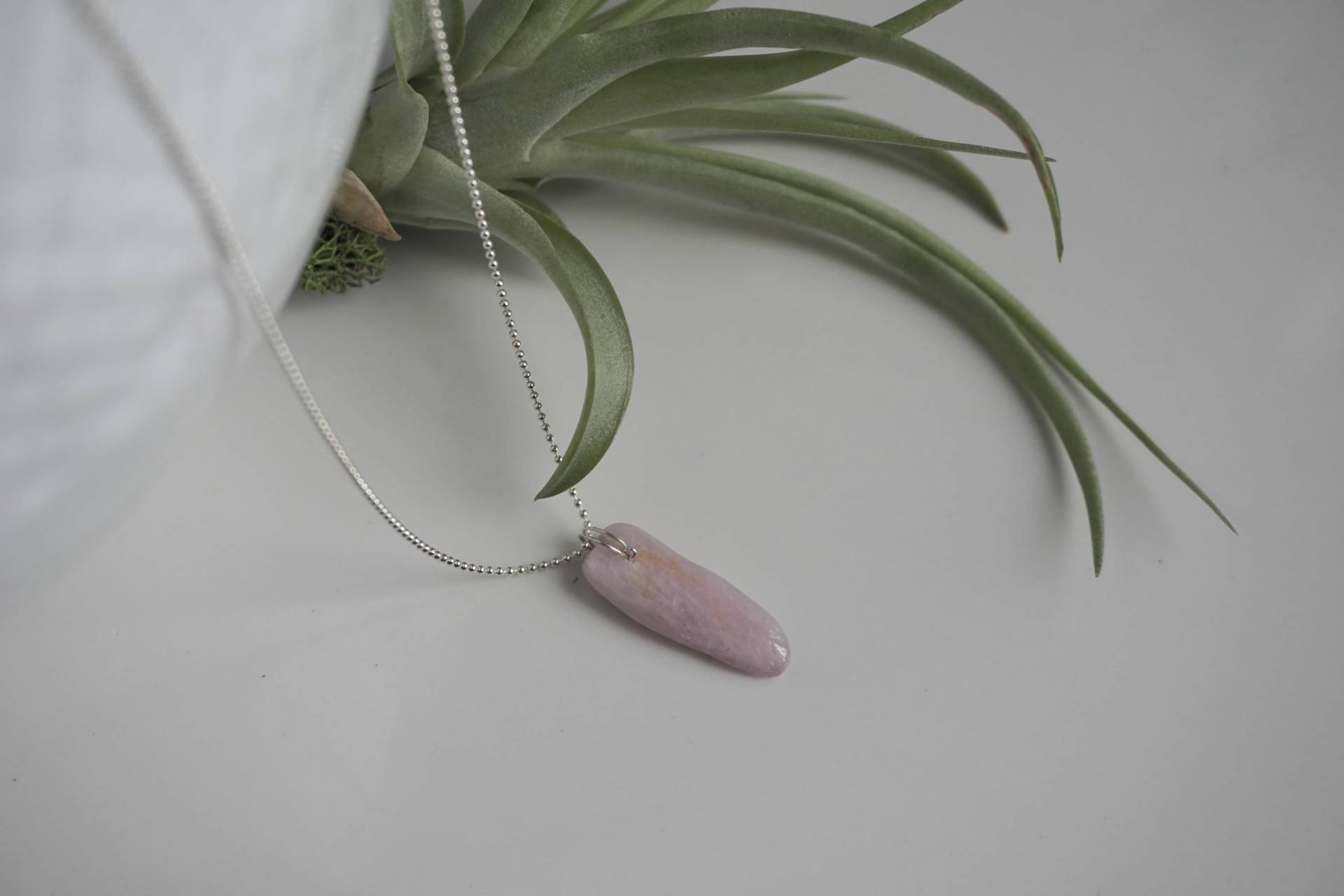 Morganit Anhänger, Getrommelte Kette, Roher Stein, Edelstein Silber Kristall Boho Kette Morganit Anhänger, Getrommelte Kette, Roher Stein, Edelstein Silber Kristall Boho Kette von GoldenBeeJewels