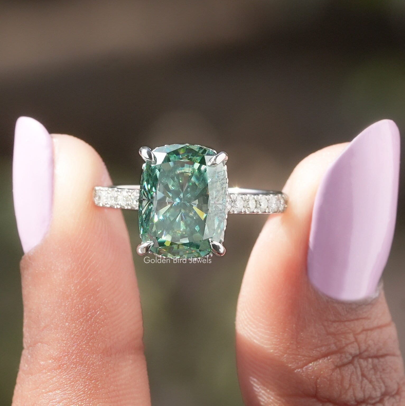 Länglicher Kissen Moissanite Ring/Blau Grün Ehering Versteckter Halo Verlobungsring 14K Weißgold Braut Geschenk von GoldenBirdJewellery