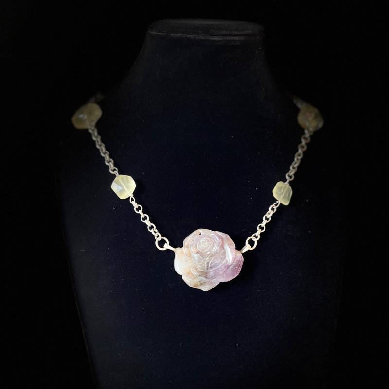 Handgemachte Halskette Mit Riesiger Handgefertigter Amethyst Rose Und Edelsteinen Handgemachte Halskette Mit Riesiger Handgefertigter Amethyst Rose Und Edelsteinen von GoldenCityJewels