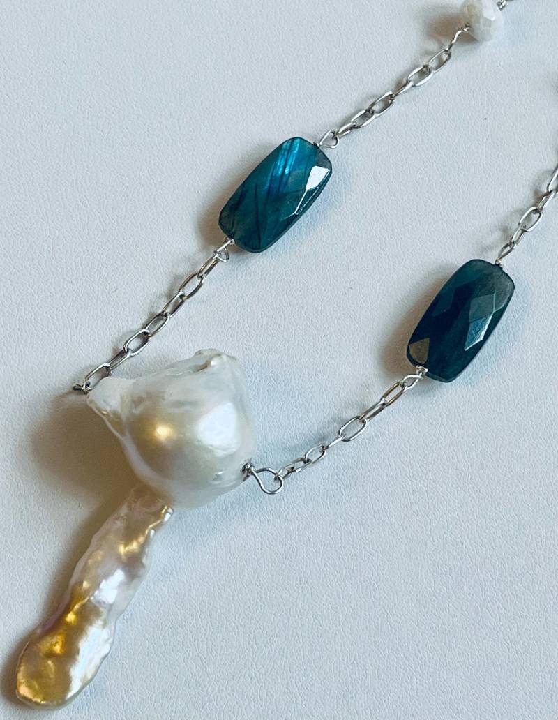 Kette Mit Großer Perle, Labradorit Und Mondstein Kette Mit Großer Perle, Labradorit Und Mondstein von GoldenCityJewels