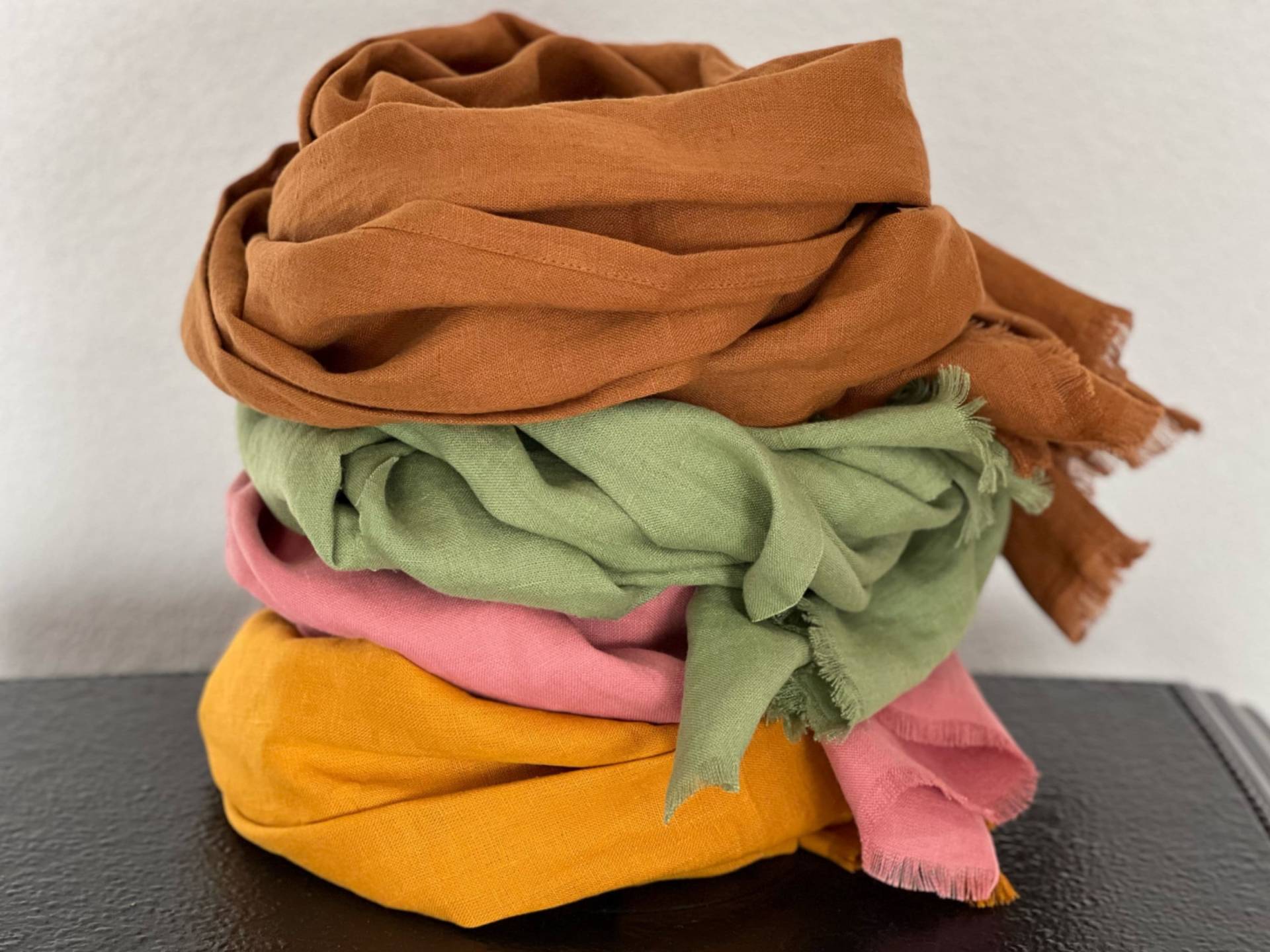 Gewaschenes Leinentuch - Leinenschal in Verschiedenen Farben Mit Fransen Weicher Schal Unisex-Schal Gewaschenes Leinentuch - Leinenschal in Verschiedenen Farben Mit Fransen Weicher Schal Unisex-Schal von GoldenFlax