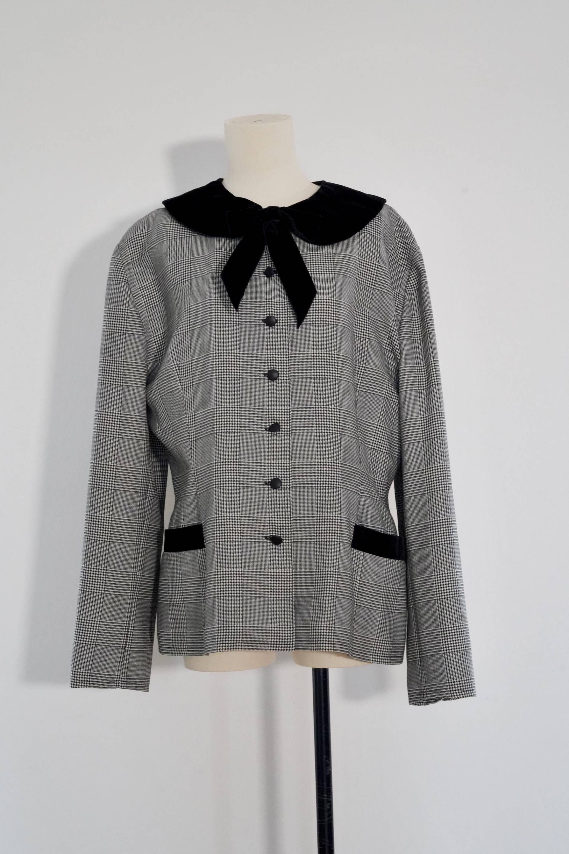 60Er Jahre Vintage Blazer Mit Samtbezug, Größe S-M von GoldenGirlClothing