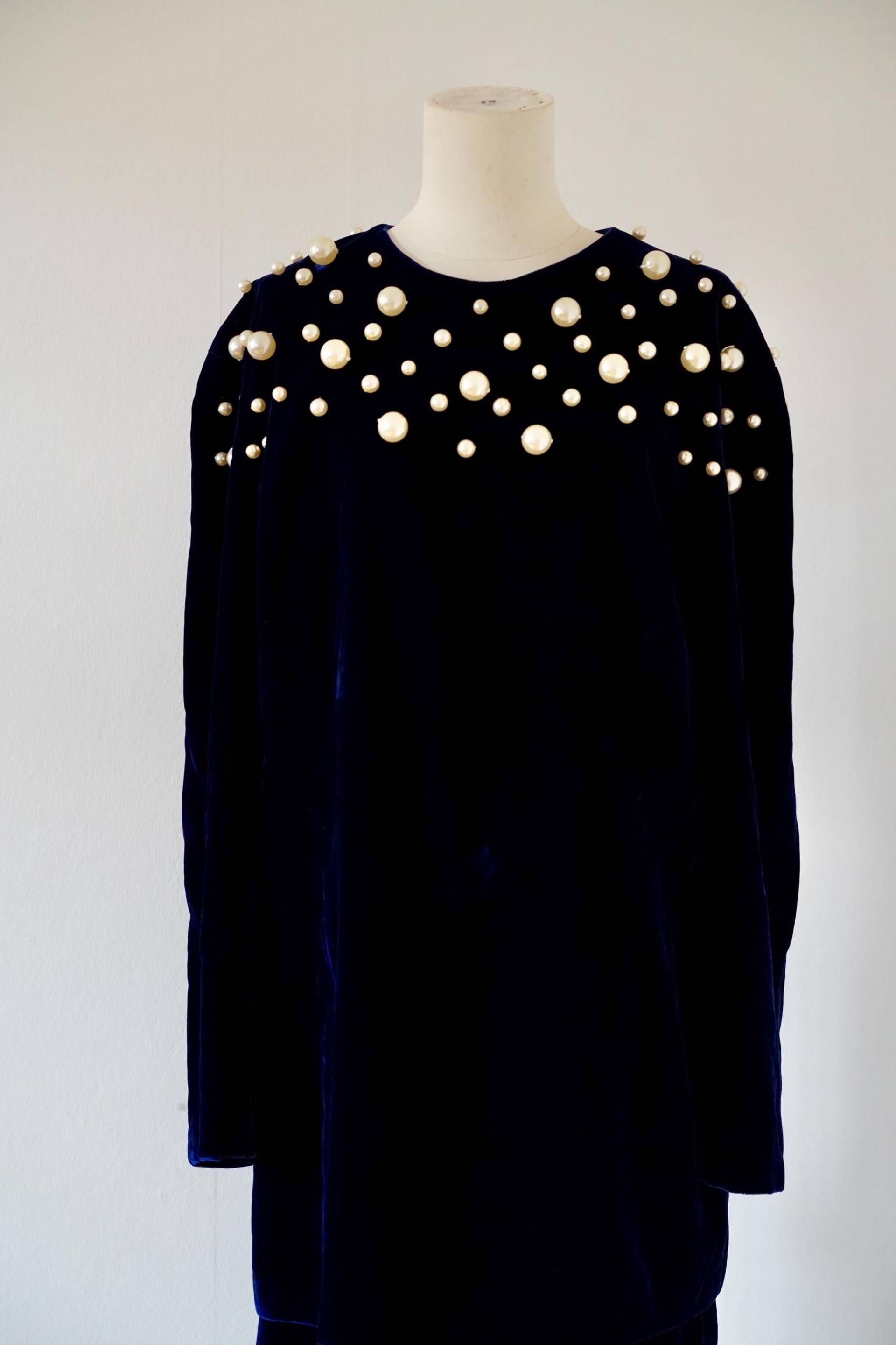 L | Louis Féraud Vintage Samt Blau Cocktail-Party Abendkleid von GoldenGirlClothing