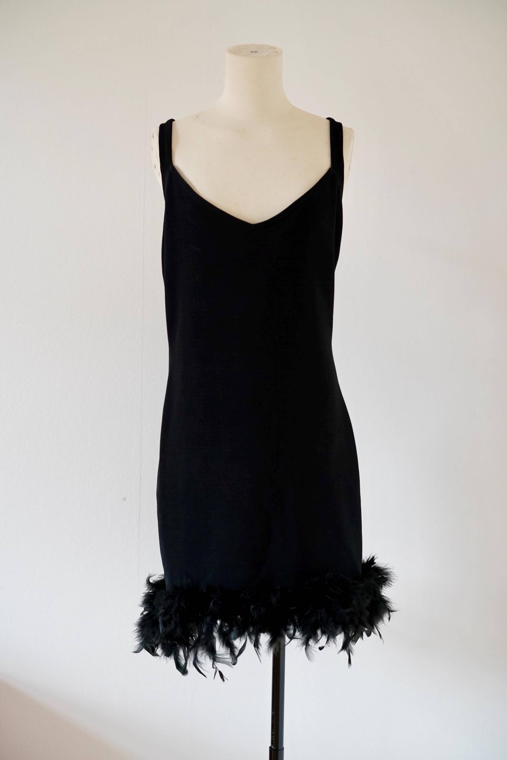 S-M | 1980Er Jahre Gina Bacconi Vintage Cocktailkleid Mit Federn von GoldenGirlClothing