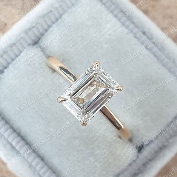 2Ct Smaragdschliff Moissanite Verlobungsring Einfacher Gelbgold Einzigartiger Solitärring Jahrestagsgeschenk Für Frauen Braut Ring von GoldenGloryJewels