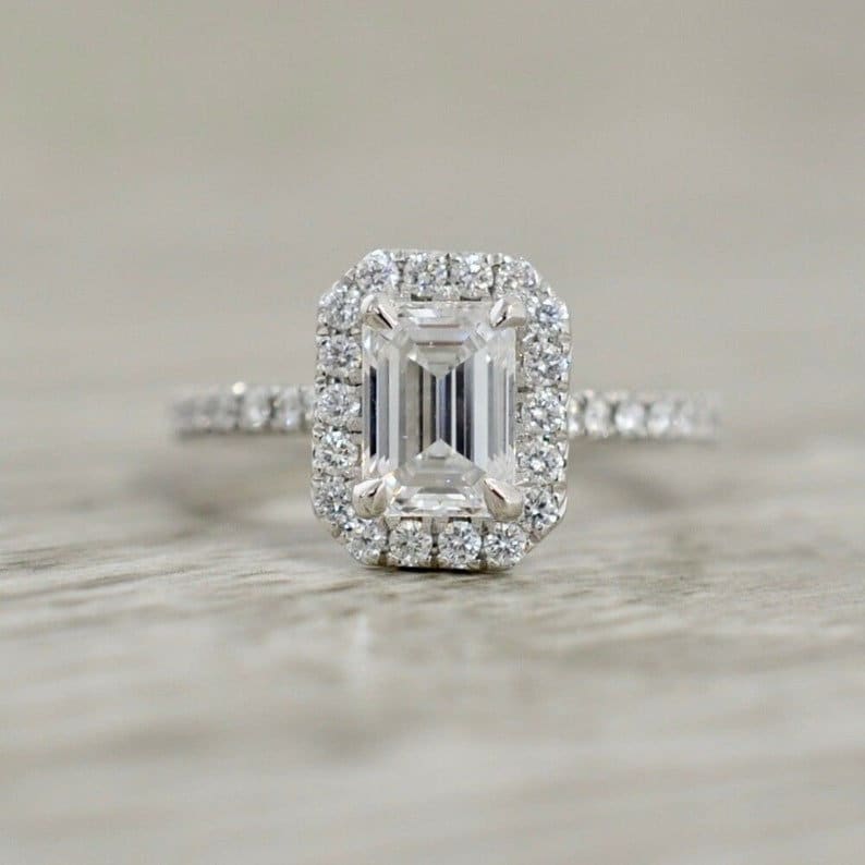 2.00 Ct Smaragdschliff Halo Verlobungsring, Ehering, Versprechensring, Simulierter Diamant Ring 925 Sterling Silber 14K Weißgold Finish 2.00 Ct Smaragdschliff Halo Verlobungsring, Ehering, Versprechensring, Simulierter Diamant Ring 925 Sterling Silber 14K Weißgold Finish von GoldenGooseJewelsIN