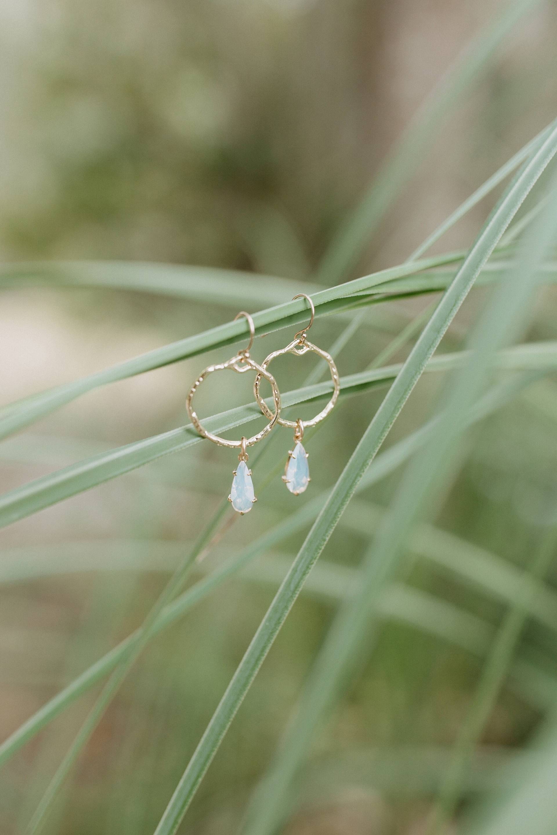 Teardrop Ohrringe, Kreis Gold Brautjungfern Braut Hochzeit Date Night Ohrringe Teardrop Ohrringe, Kreis Gold Brautjungfern Braut Hochzeit Date Night Ohrringe von GoldenGratitudeCol