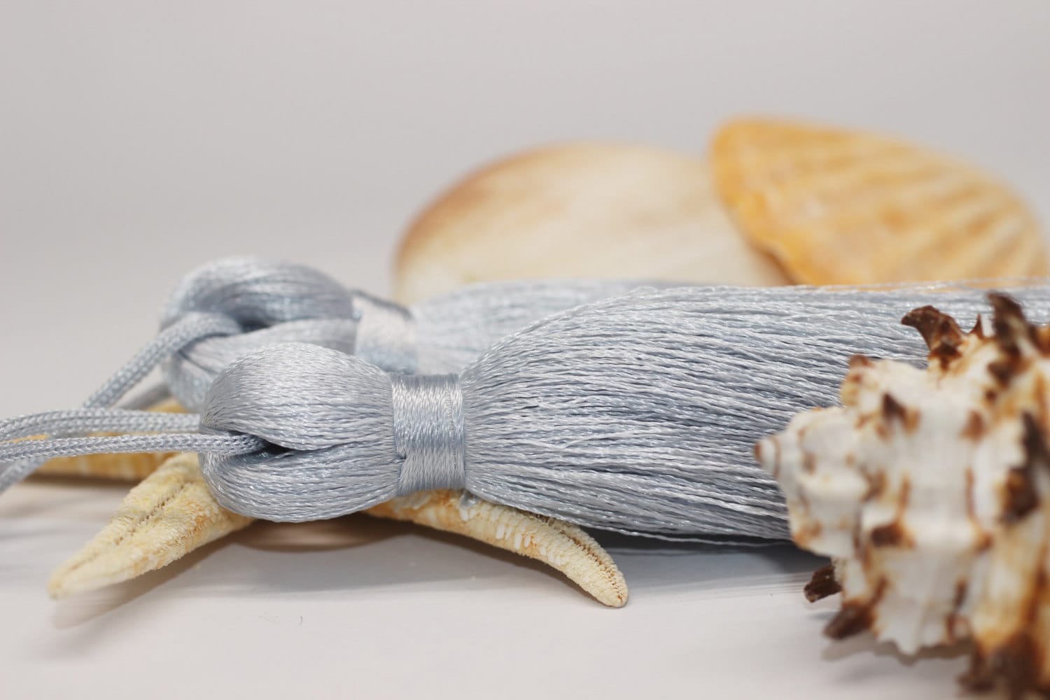 2/5/10 Stück Hellgraue Extra Große Seidige Quaste - 110 Mm Quasten Mala Halskette Schmuckherstellung Lieferung Anhänger Psk 040 2/5/10 Stück Hellgraue Extra Große Seidige Quaste - 110 Mm Quasten Mala Halskette Schmuckherstellung Lieferung Anhänger Psk 040 von GoldenHornSupplies