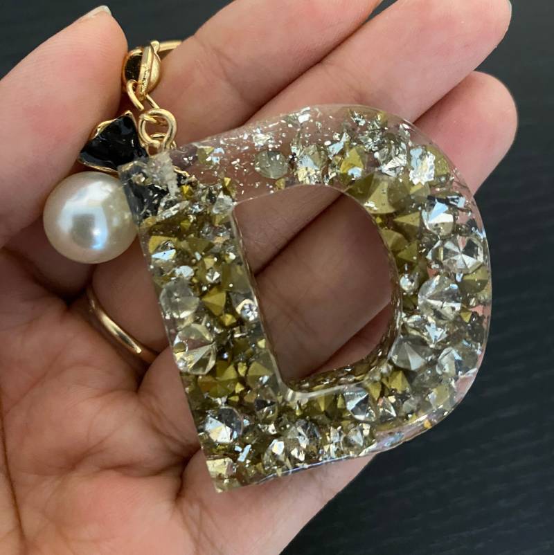 Erste Resin Harz Schlüsselanhänger Mit Namen Auto Buchstaben Buchstabe Text Personalisiert Autoanhänger Gefälschte Diamant von fanfandesignstudio