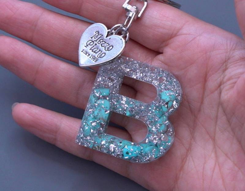 Erste Resin Harz Schlüsselanhänger Mit Namen Auto Buchstaben Buchstabe Text Personalisiert Türkis Edelsteine Autoanhänger von fanfandesignstudio