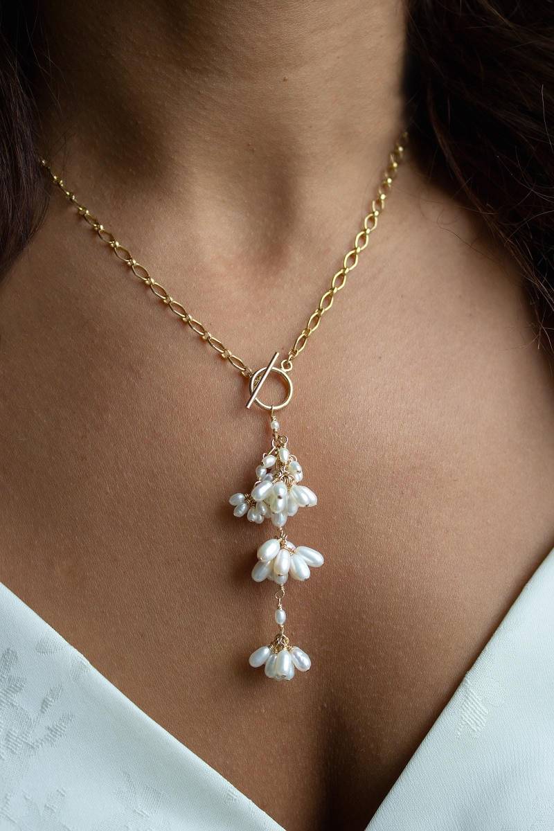 Gold Knebel Charme Halskette - Süßwasser Perlen Moderner Brautschmuck Kette von GoldenLinings