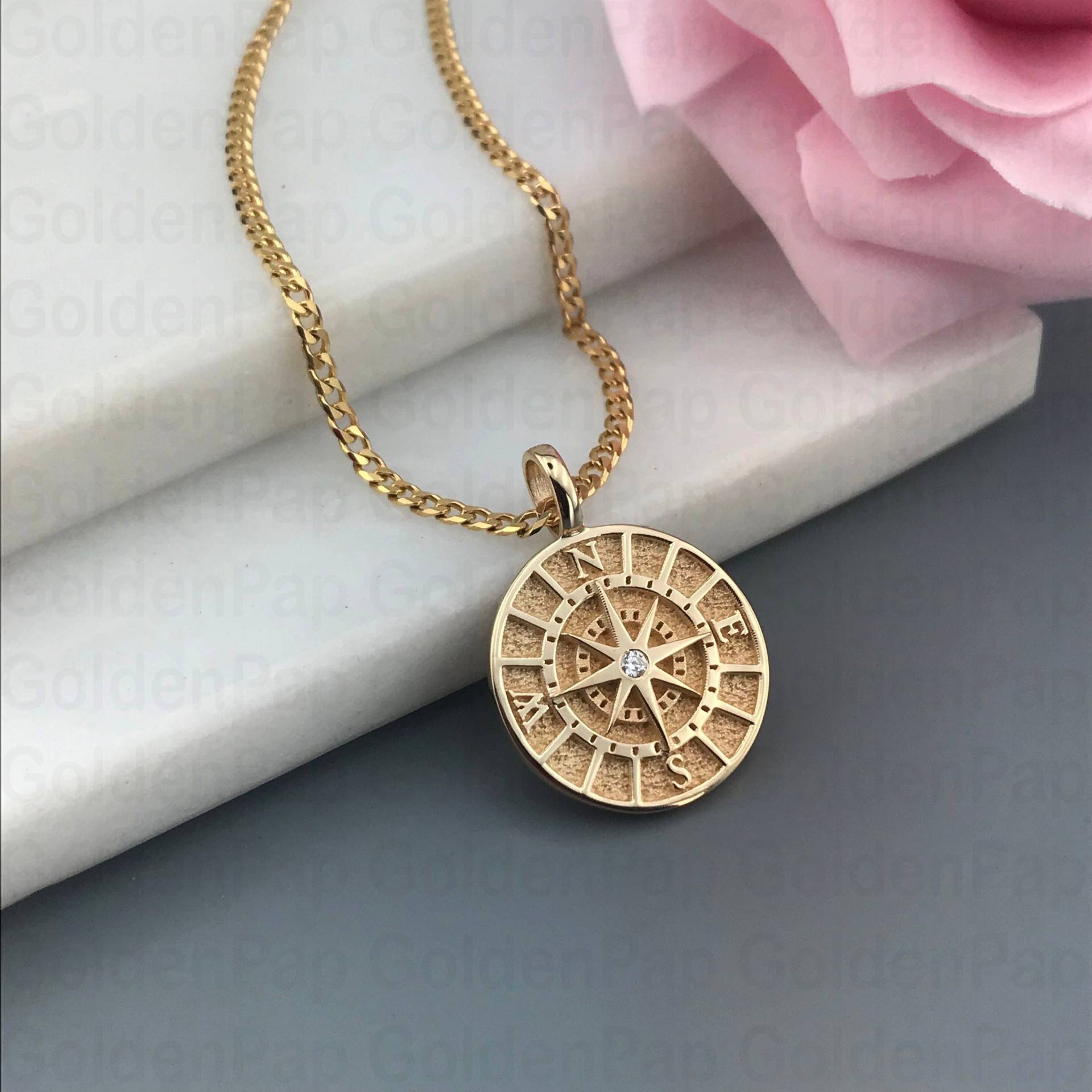 14K Massiver Goldanhänger Kompass Mit Echtem Diamanten, Durchmesser 1, 8 cm, Anhänger Für Frauen Und Männer, Personalisierungsanhänger 14K Massiver Goldanhänger Kompass Mit Echtem Diamanten, Durchmesser 1, 8 cm, Anhänger Für Frauen Und Männer, Personalisierungsanhänger von GoldenPap