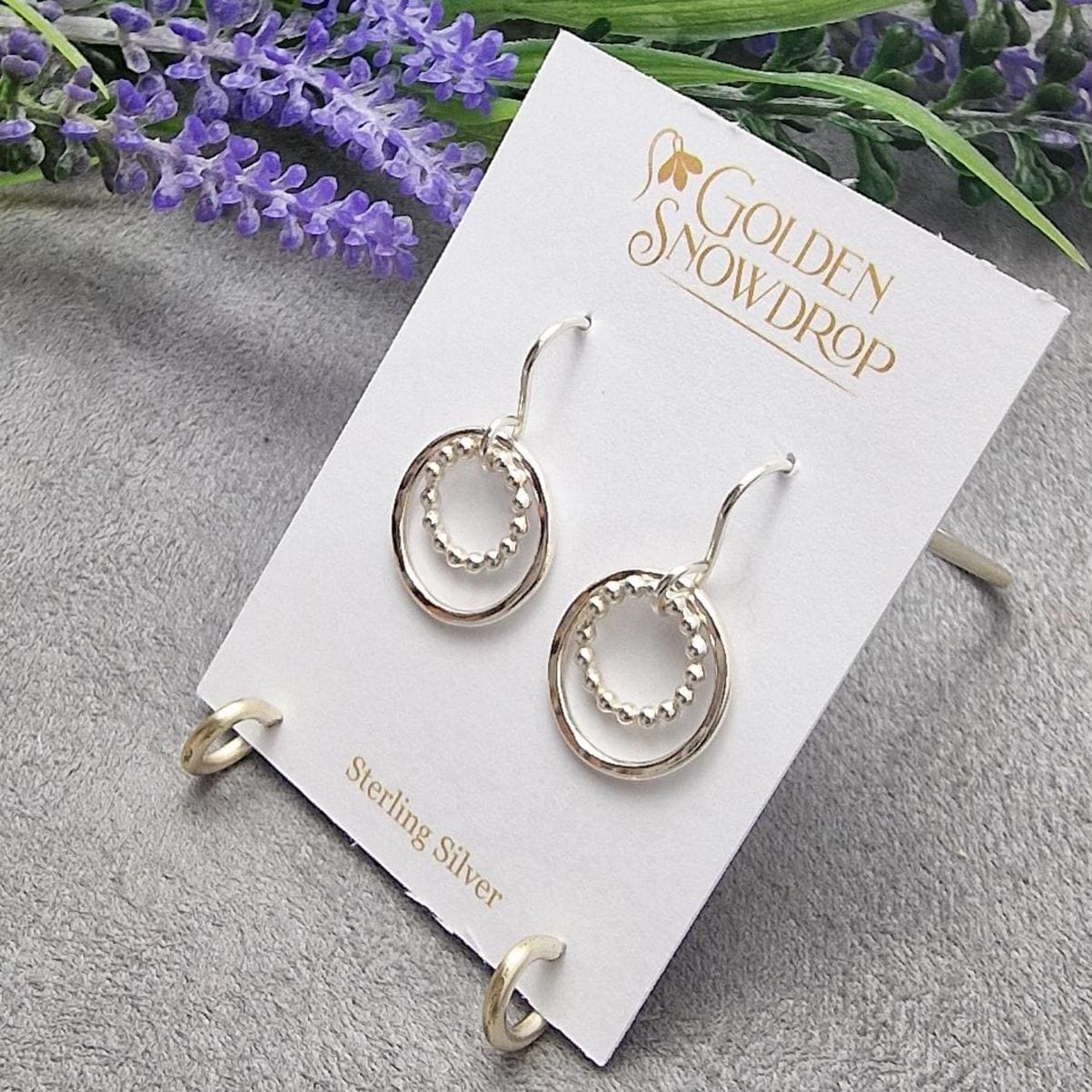 Kreis Perlen Ohrringe Gesprenkelt. 925 Sterling Silber. Doppelkreis Ohrringe. Gehämmertes Finish. Kreis. Einheit. Unendlich Kreis Perlen Ohrringe Gesprenkelt. 925 Sterling Silber. Doppelkreis Ohrringe. Gehämmertes Finish. Kreis. Einheit. Unendlich von GoldenSnowdrop