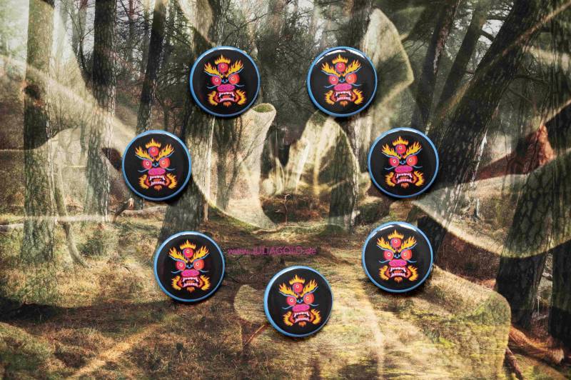 Mahakala Button - Stecker Pin von GoldenSparkles