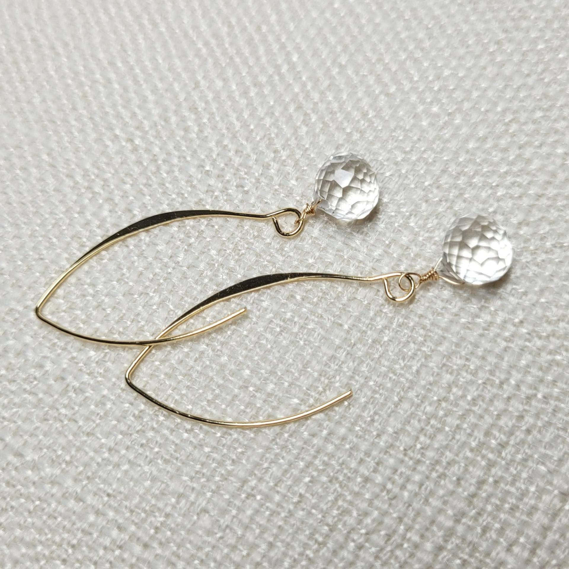 Zarte Ohrringe in Gold Mit Bergkristall, Hängende Kristallen, Goldene Ohrhänger Transparenten Edelsteinen, Brautohrringe Zarte Ohrringe in Gold Mit Bergkristall, Hängende Kristallen, Goldene Ohrhänger Transparenten Edelsteinen, Brautohrringe von GoldenTouchGmbHShop