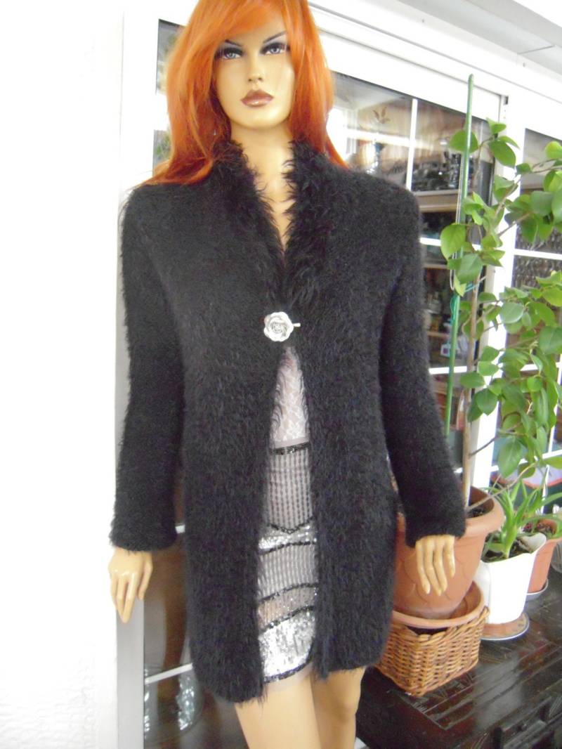 Handgemachte Flauschige Strickmantel Jacke Schwarze Ooak Strickwaren, Geschenke von GoldenYarn