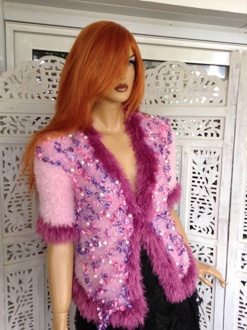 Handgestrickte Feen Jacke Rosa Besticktes Netz Vorne Mit Perlen, Kunstpelzbesatz Damen Luxus Strickware von GoldenYarn