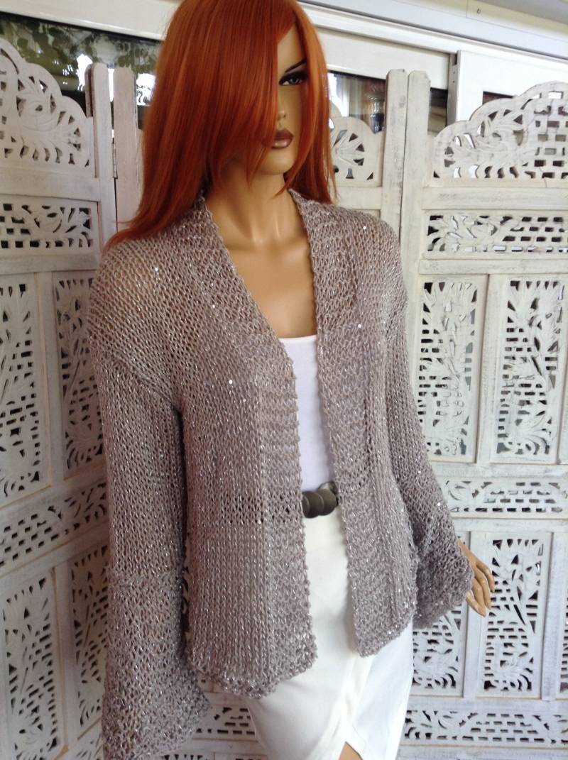 Jacke Handgestrickte Graue Öko-Baumwolle Pailletten Weiche Extra Lange Ärmel Mit Schlitz Zarte Pullover Leichte Kimono Von Goldenen Garn von GoldenYarn