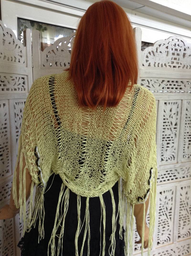Zitronen Gelber Baumwoll Shrug Handgemachter Bolero Mit Quasten von GoldenYarn