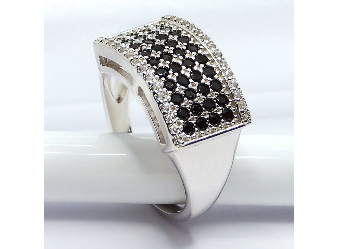 Goldene Hufeisen Silberring echter Schwarzer Spinell Ring 925 Sterling-Silber Rhodiniert, Damen-Schmuck mit Edelsteine von Goldene Hufeisen