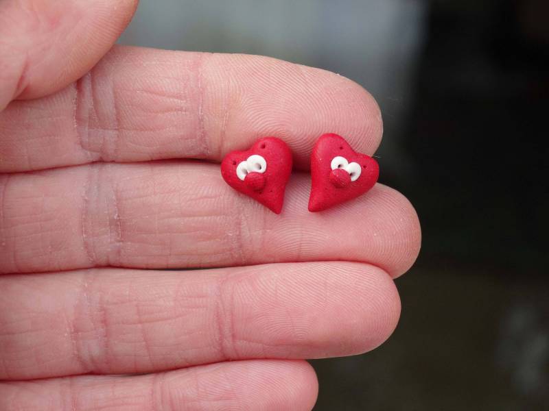 Rote Herzen Ohrringe, Kawaii Valentinstag Geschenk, Süße Rote Herzen, Polymer Clay Herzen von GoldenhandsByStavrov