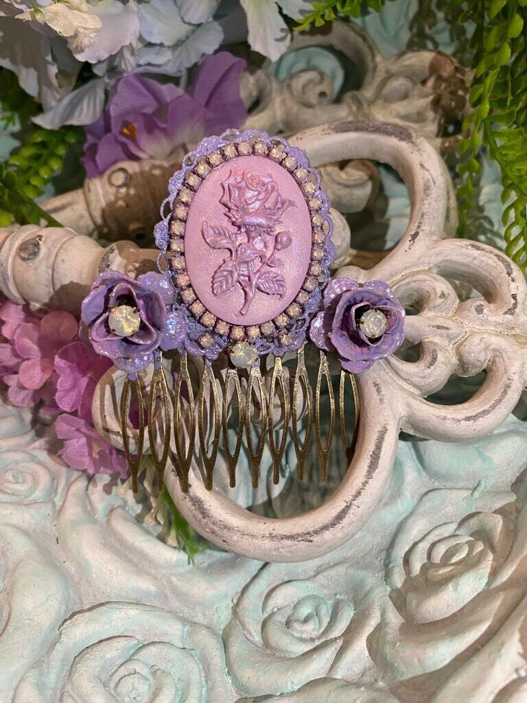 Haarkamm "Gentle Roses" Vintage Handmade Haircombfairy Tale Hair Jewelleryenchanted Accessoriesromantik Haarkamm "Gentle Roses" Vintage Handmade Haircombfairy Tale Hair Jewelleryenchanted Accessoriesromantik von GoldenschoenDesigns