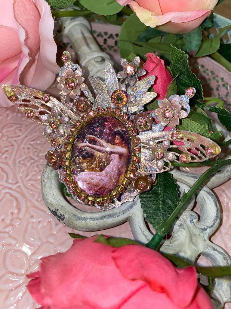 Haarspange "Gilded Mere" Fairycoreromantikfairy Talesenchanted Hair Jewelleryfairy Accessorieswhimsical Clipnymphes Haarspange "Gilded Mere" Fairycoreromantikfairy Talesenchanted Hair Jewelleryfairy Accessorieswhimsical Clipnymphes von GoldenschoenDesigns