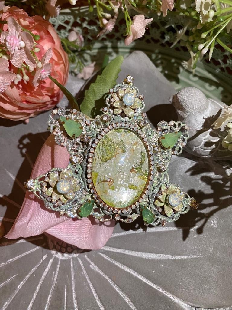Haarspange "The Fairy Tale Of The Swan Maidens' Handmade Enchanted Hair Jewellery Whimsical Hairclip Fairycore Haarspange "The Fairy Tale Of The Swan Maidens' Handmade Enchanted Hair Jewellery Whimsical Hairclip Fairycore von GoldenschoenDesigns