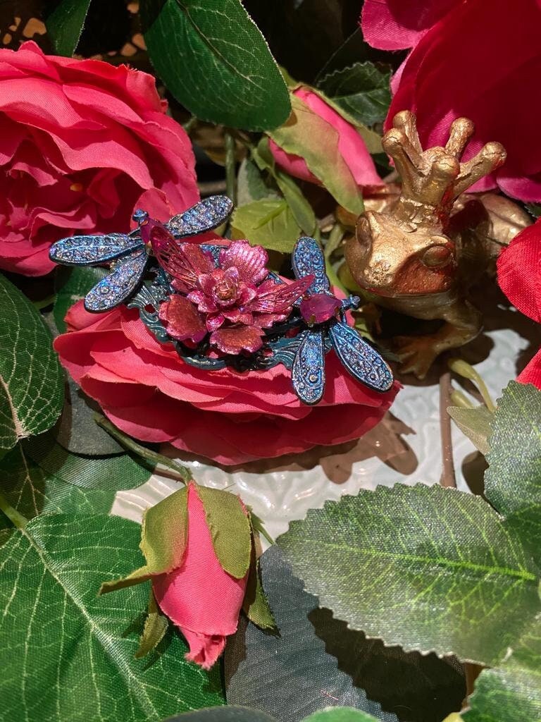 Haarspange "The Lillyflies' Fairycoredragonfly Hairclipenchanted Hair Accessorieshandmade Fairy Tale Jewelleryfairy Aesthetic Haarspange "The Lillyflies' Fairycoredragonfly Hairclipenchanted Hair Accessorieshandmade Fairy Tale Jewelleryfairy Aesthetic von GoldenschoenDesigns
