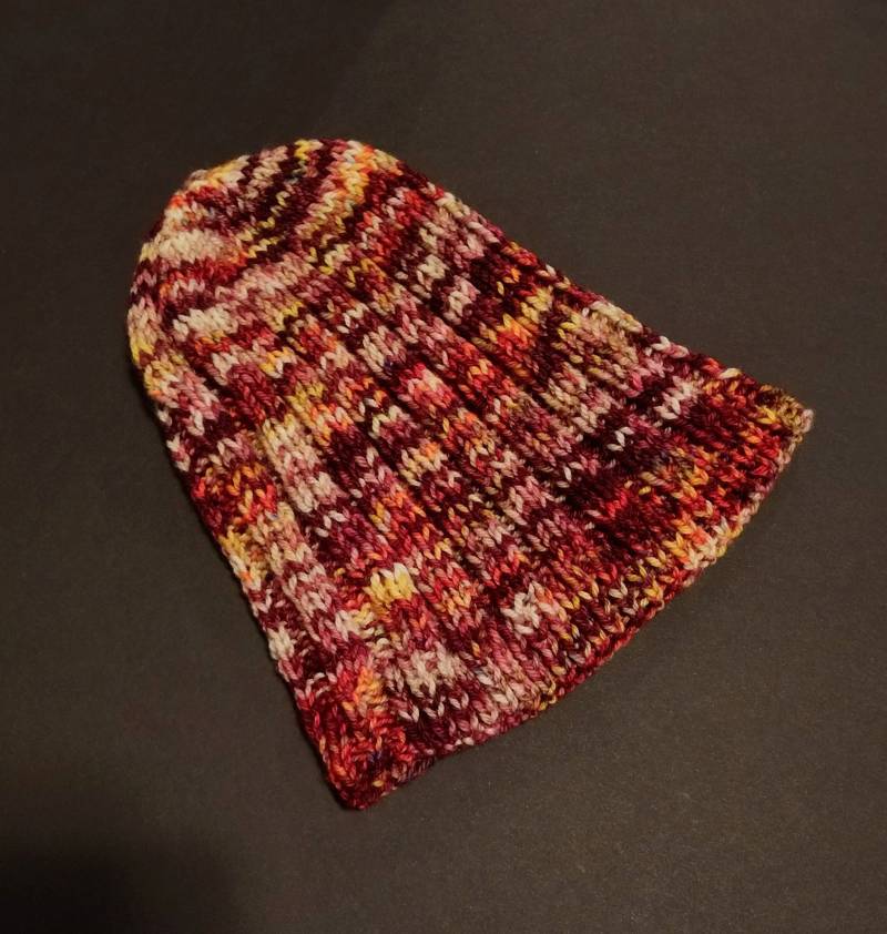 Goldfasan Hut ~ Handgestrickte Beanie Mütze Wintermütze Damen Rot Strick-Mütze Geschenk Für Sie von GoldfinchKnitworks