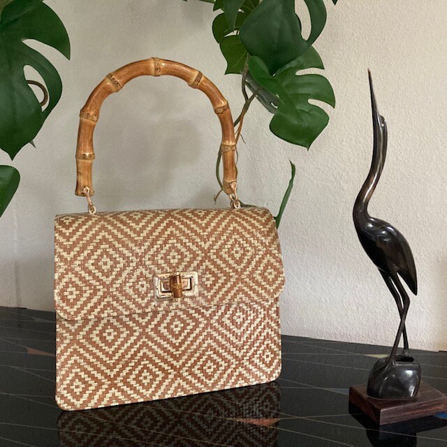 Handgefertigte Ledertasche Mit Echtem Bambusgriff von GoldhanLeathergoods