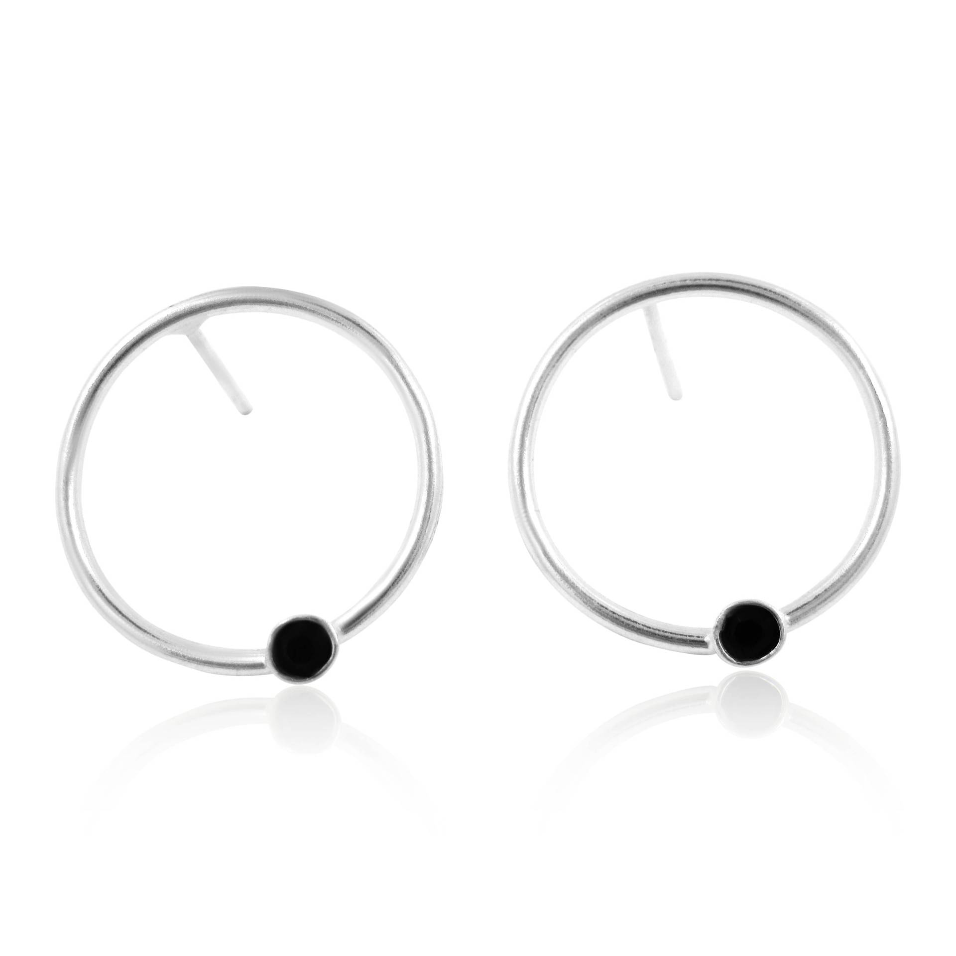 Sterling Silber Creolen, 1 Paar, Reifen, Kleine Schwarzer Stein Creolen Ohrring, Großhandel Ohrring Versorgung Sterling Silber Creolen, 1 Paar, Reifen, Kleine Schwarzer Stein Creolen Ohrring, Großhandel Ohrring Versorgung von GoldieSupplies
