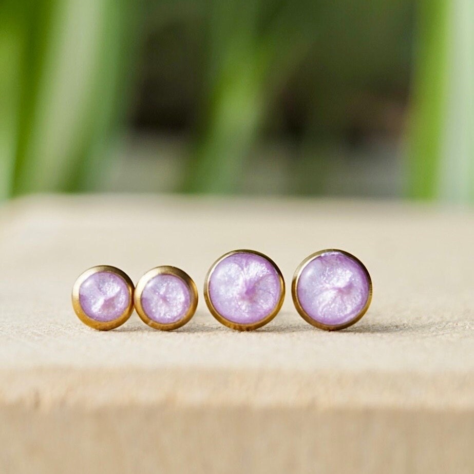 Rosa Goldene Ohrstecker, Kleine 6mm Bis 8mm Ohrring Stecker in Pink, Rosa, Gold, Schmuck Geschenk Für Freundin von GoldkehlchenShop