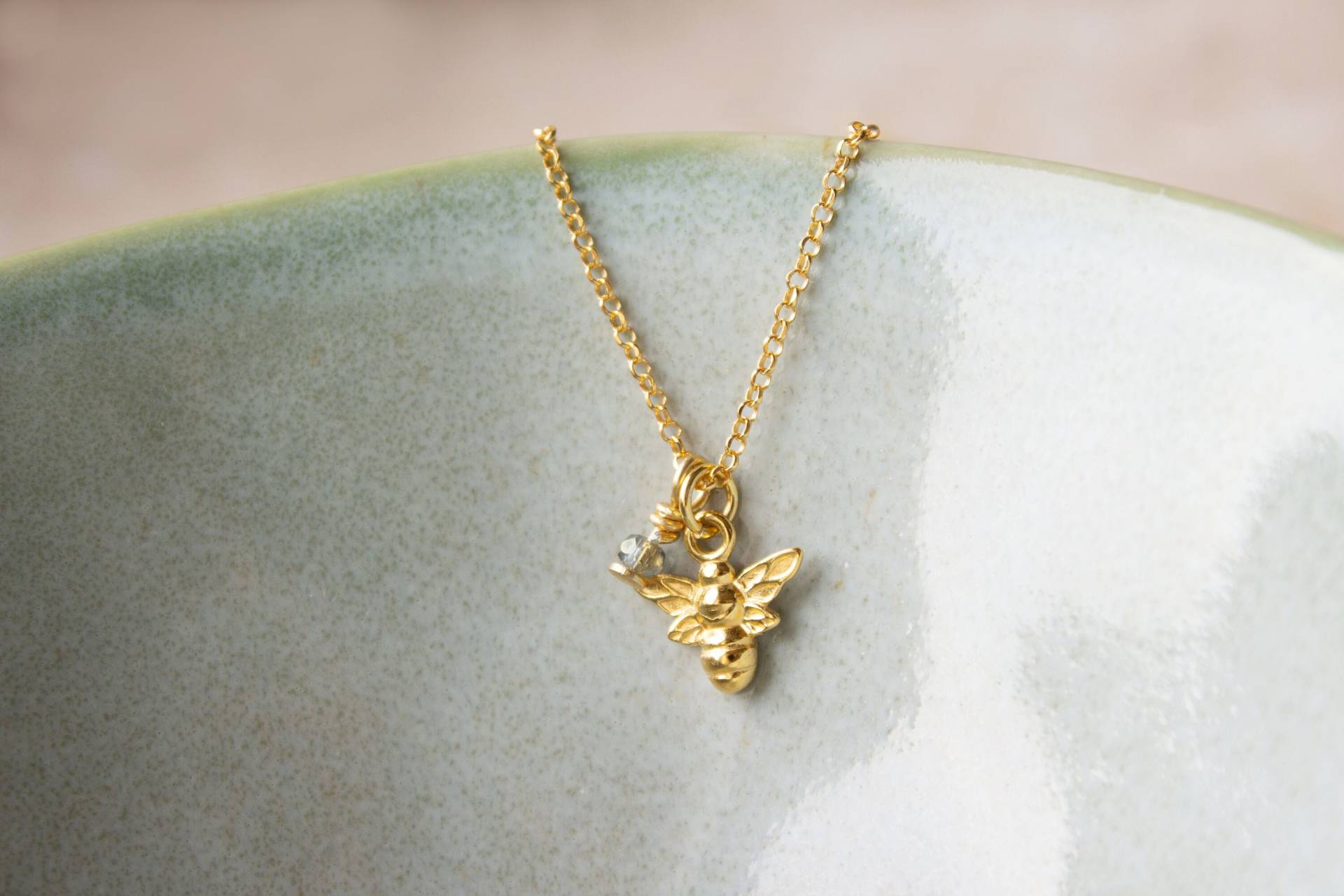 Goldene Kette Kleine Biene, 925 Silber 24K Vergoldet Goldene Kette Kleine Biene, 925 Silber 24K Vergoldet von GoldmarieJuwelen