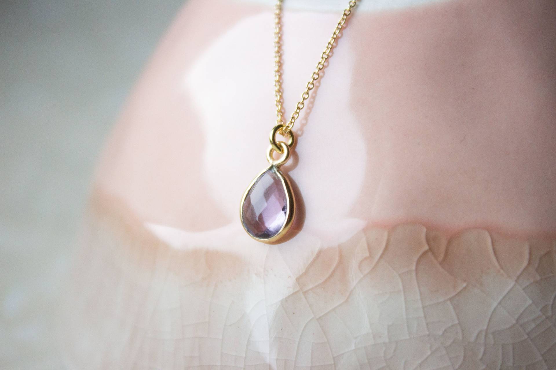 Goldene Kette Mit Amethyst Tropfen, Filigrane Halskette 925 Silber Vergoldet Goldene Kette Mit Amethyst Tropfen, Filigrane Halskette 925 Silber Vergoldet von GoldmarieJuwelen