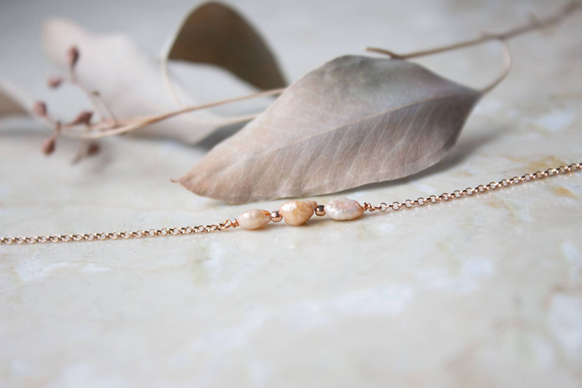 Roségoldenes Armband Mit Süßwasserperlen, Perlenarmband Roségoldenes Armband Mit Süßwasserperlen, Perlenarmband von GoldmarieJuwelen