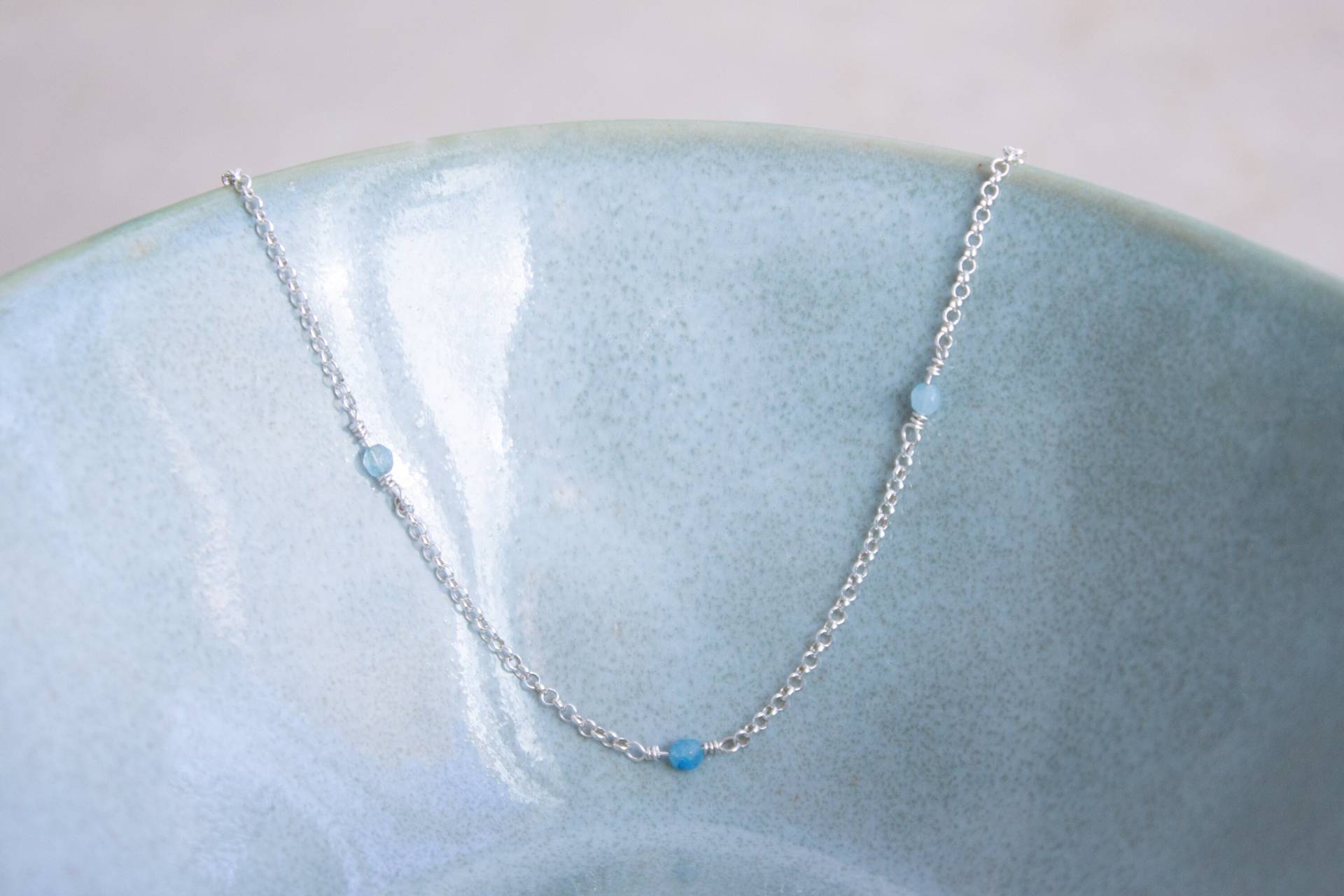 Filigrane, Silberne Kette Mit Blauen Edelsteinen, 925 Sterling Silber, Apatit Perlen Filigrane, Silberne Kette Mit Blauen Edelsteinen, 925 Sterling Silber, Apatit Perlen von GoldmarieJuwelen