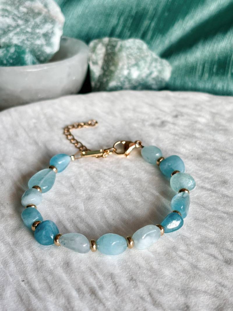 Aquamarin Armband Zartes Edelstein Mit Blauen Natursteinen März Geburtsstein Gold & Silber Größenverstellbar von GoldmaryGems