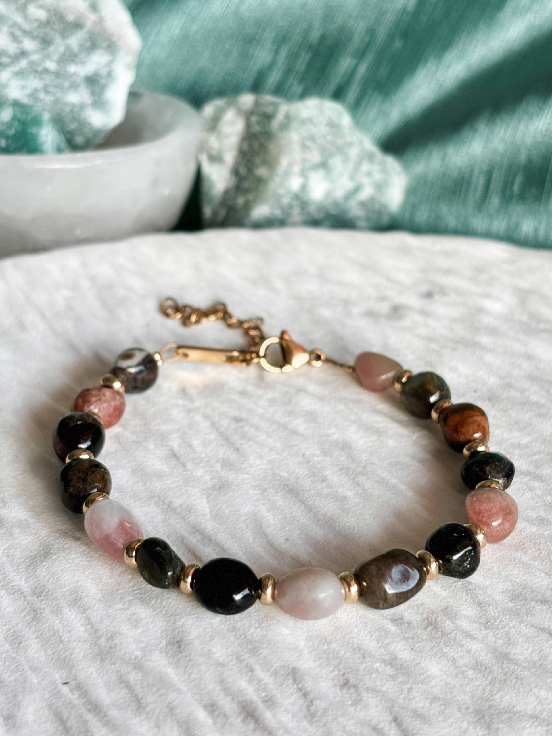 Turmalin Armband Zartes Edelstein Perlenarmband Mit Bunten Natursteinen Gold & Silber Größenverstellbar von GoldmaryGems